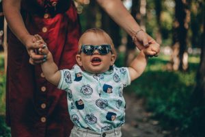 Bebeklerin Güneş Gözlüğüne İhtiyacı Var mı?